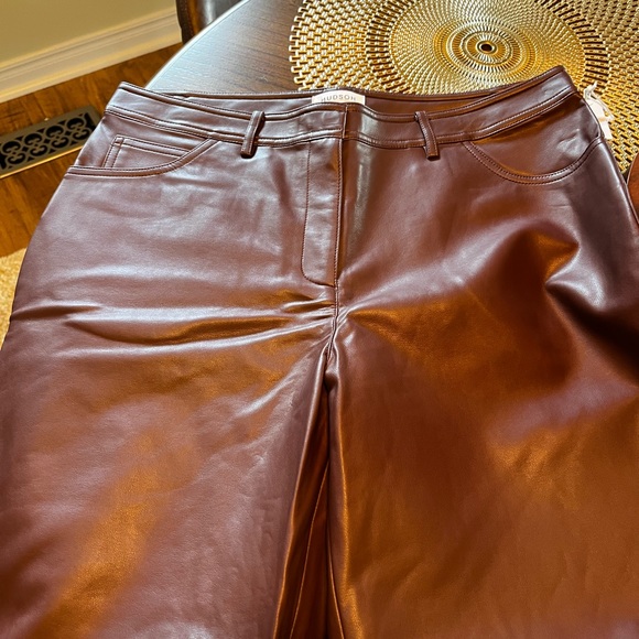 Faux leather pants ankle 27” NWT Hudson North.  Size 12 fits like an 8 to 10 - Picture 4 of 8